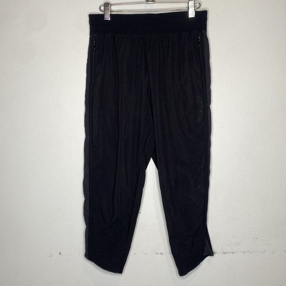 Lululemon Women’s Black Capris: Size 6